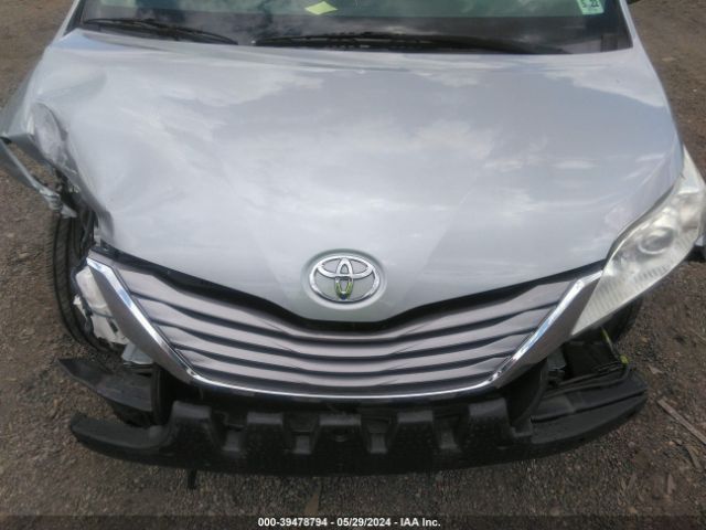 5TDYZ3DC5HS820260 Toyota Sienna Xle 8 Passenger