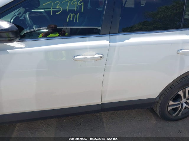 Toyota RAV4 LE 2017 JTMZFREVXHJ706218 Image 14