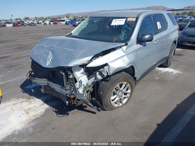 Chevrolet Traverse Ls 2019 1GNERFKW0KJ270141 Image 2