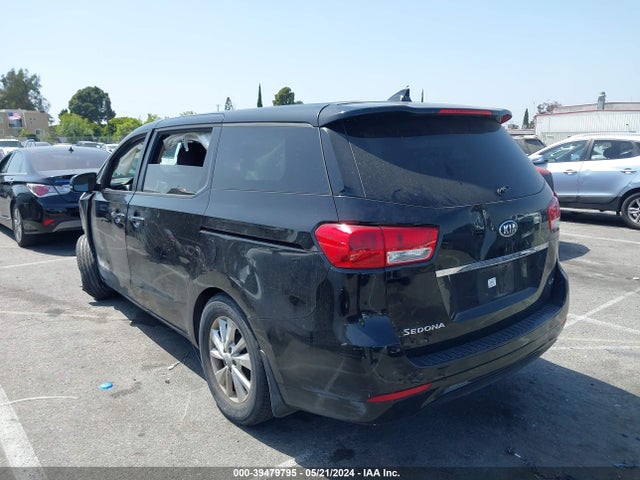 KIA SEDONA LX 2018 KNDMB5C12J6365758 Image 3