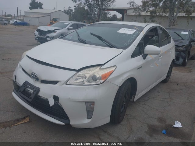Toyota Prius Three 2014 JTDKN3DU2E0390437 Image 2