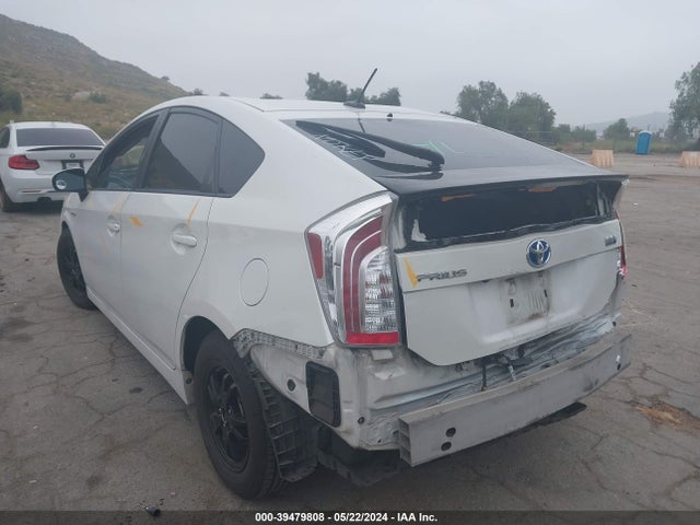 Toyota Prius Three 2014 JTDKN3DU2E0390437 Image 3