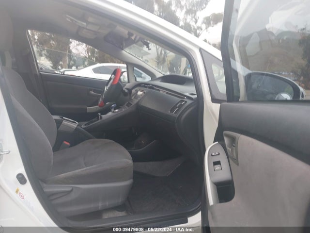 Toyota Prius Three 2014 JTDKN3DU2E0390437 Image 5