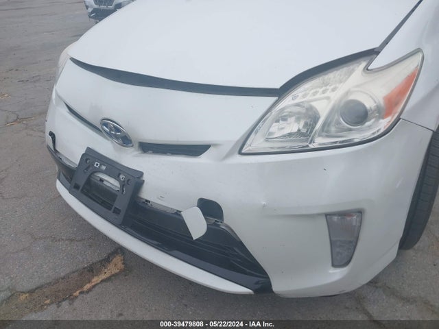 Toyota Prius Three 2014 JTDKN3DU2E0390437 Image 6