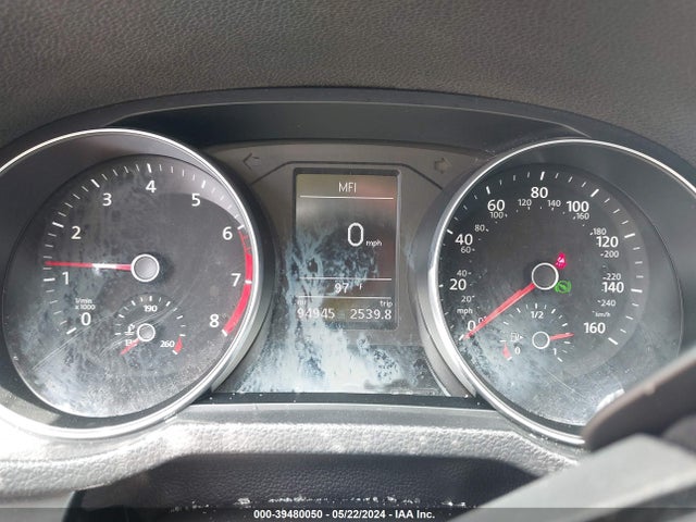 1VWDT7A38HC085798 Volkswagen Passat 1.8t R-line