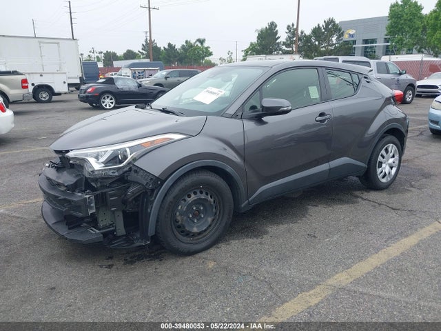 Toyota C-HR LE 2019 JTNKHMBX8K1020704 Image 2