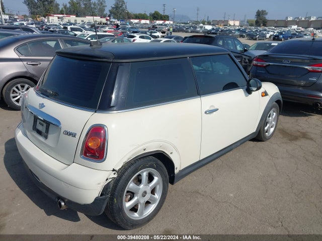 2008 MINI COOPER WMWMF33558TT64446 Photo 3