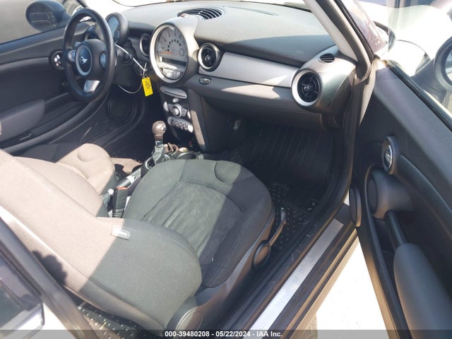 2008 MINI COOPER WMWMF33558TT64446 Photo 4