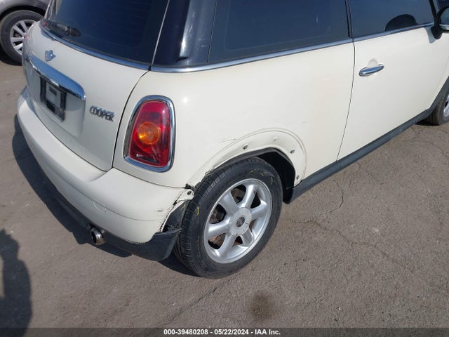 2008 MINI COOPER WMWMF33558TT64446 Photo 5