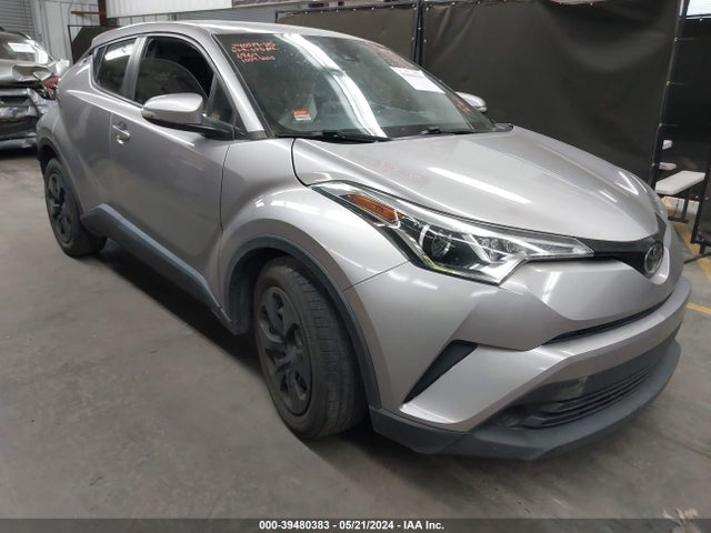 Toyota C-HR LE 2019 JTNKHMBX5K1026864 головне зображення
