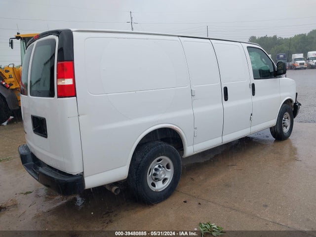 Chevrolet Express 2500 Work Van 2018 1GCWGAFP7J1177530 Image 4