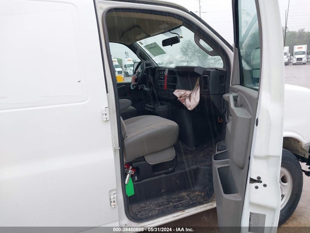 Chevrolet Express 2500 Work Van 2018 1GCWGAFP7J1177530 Image 5