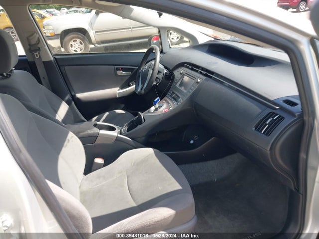 Toyota Prius Two 2015 JTDKN3DU3F0459301 Image 5