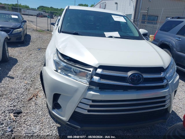 Toyota Highlander Le 2018 5TDZARFH8JS039732 Image 12
