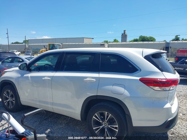Toyota Highlander Le 2018 5TDZARFH8JS039732 Image 14