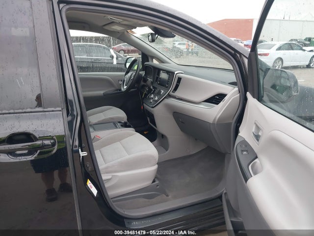Toyota Sienna Le 8 Passenger 2018 5TDKZ3DC2JS922434 Image 5