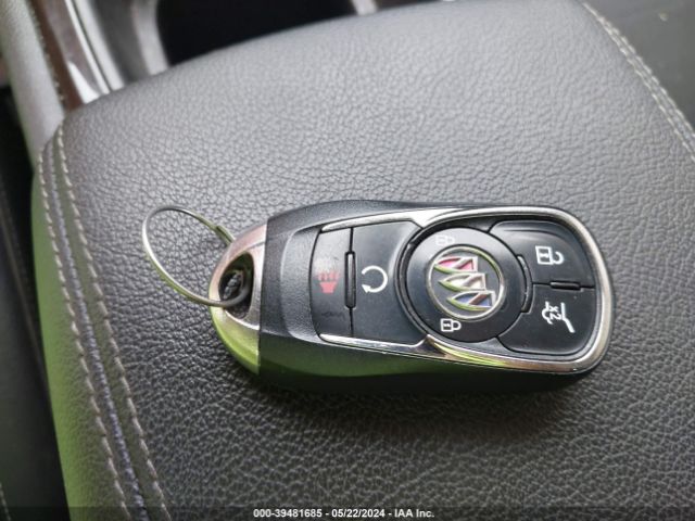 W04GV8SX2J1104570 Buick Regal Tourx Essence