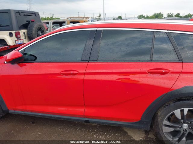 W04GV8SX2J1104570 Buick Regal Tourx Essence