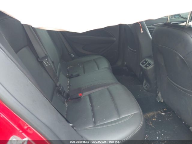 W04GV8SX2J1104570 Buick Regal Tourx Essence