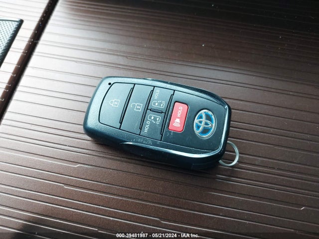 Toyota SIENNA LE 2022 5TDKRKEC0NS117627 Image 11
