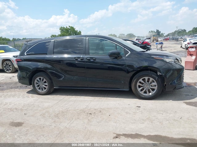Toyota SIENNA LE 2022 5TDKRKEC0NS117627 Image 13