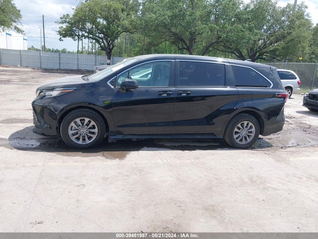 Toyota SIENNA LE 2022 5TDKRKEC0NS117627 Image 14