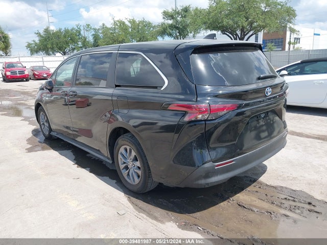 Toyota SIENNA LE 2022 5TDKRKEC0NS117627 Image 3