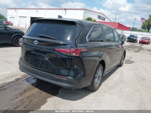 Toyota SIENNA LE 2022 5TDKRKEC0NS117627 Image 4