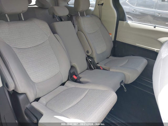 Toyota SIENNA LE 2022 5TDKRKEC0NS117627 Image 8