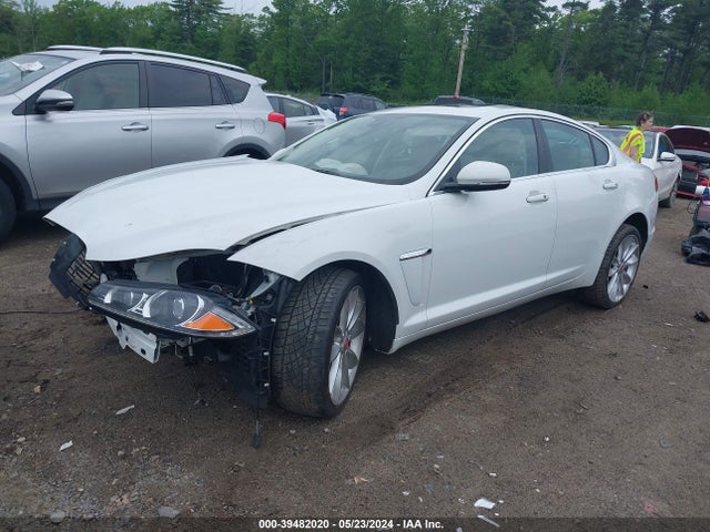 2015 JAGUAR XF SAJWJ0FF8F8U39560 Photo 1