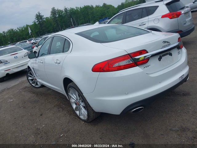 2015 JAGUAR XF SAJWJ0FF8F8U39560 Photo 2