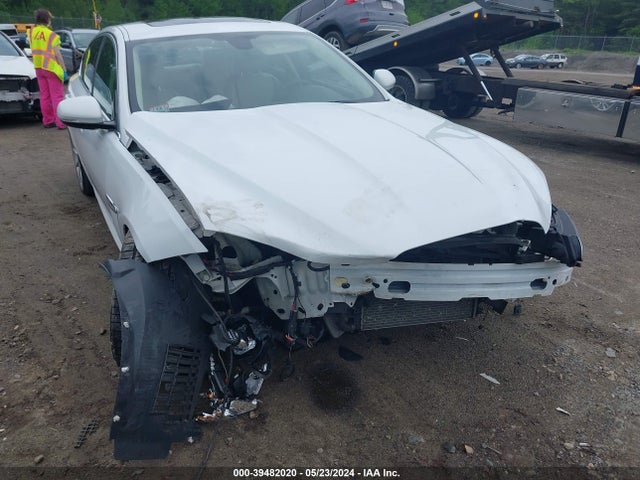 2015 JAGUAR XF SAJWJ0FF8F8U39560 Photo 5