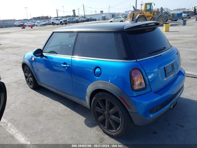 2008 MINI COOPER S WMWMF73548TT88213 Photo 2