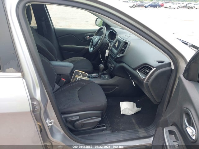 1C4PJLCB1KD428262 Jeep Cherokee Latitude Fwd
