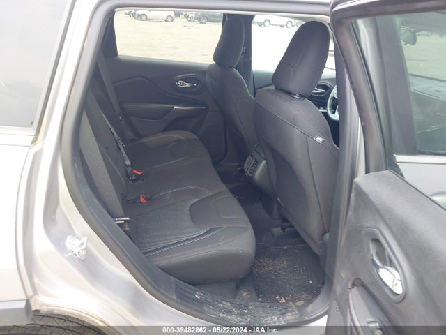 1C4PJLCB1KD428262 Jeep Cherokee Latitude Fwd