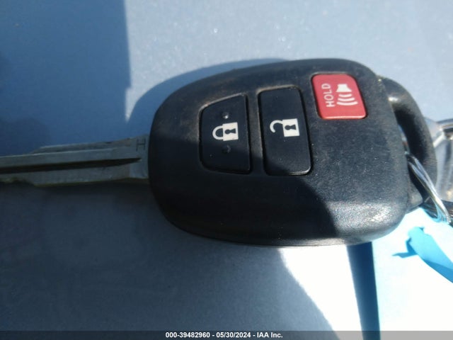 Toyota RAV4 LE 2018 JTMBFREV6JD242642 Image 11