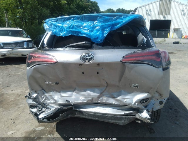 Toyota RAV4 LE 2018 JTMBFREV6JD242642 Image 17