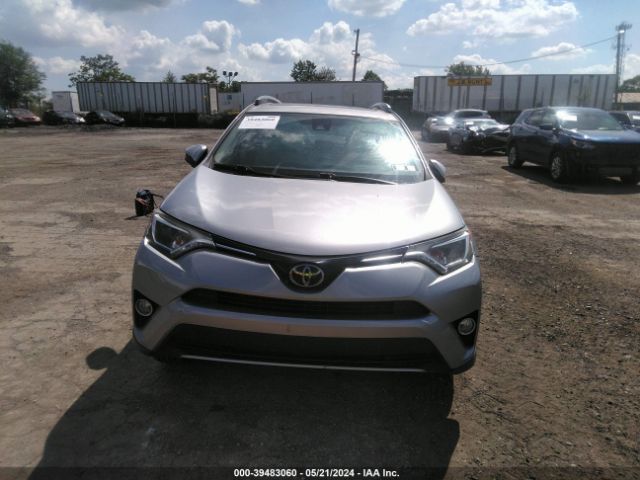 JTMRFREV7JD248593 Toyota Rav4 Xle