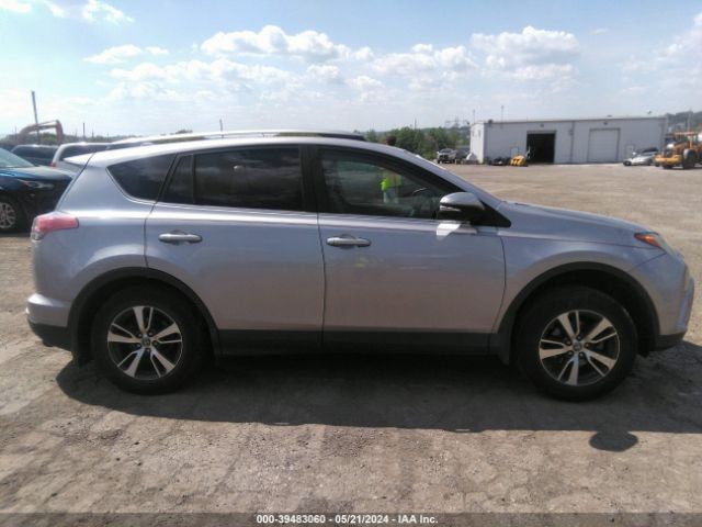 JTMRFREV7JD248593 Toyota Rav4 Xle
