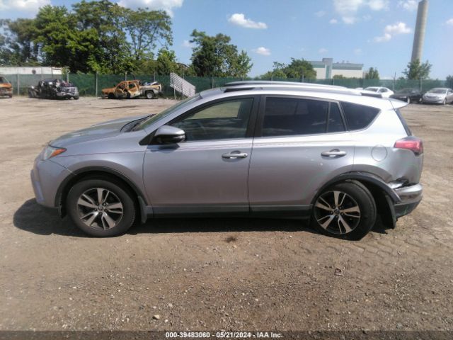 JTMRFREV7JD248593 Toyota Rav4 Xle