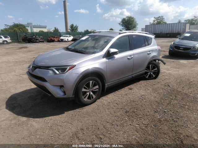 JTMRFREV7JD248593 Toyota Rav4 Xle