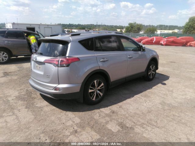 JTMRFREV7JD248593 Toyota Rav4 Xle