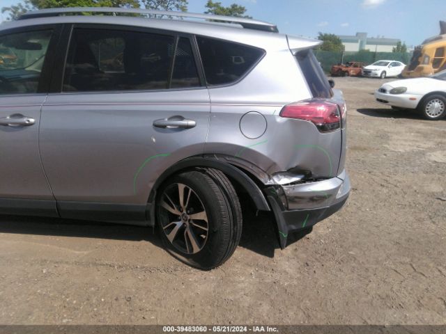 JTMRFREV7JD248593 Toyota Rav4 Xle