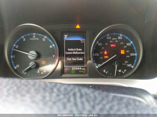 JTMRFREV7JD248593 Toyota Rav4 Xle