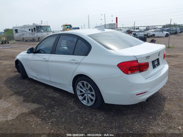WBA8A9C5XHK619598 BMW 320i