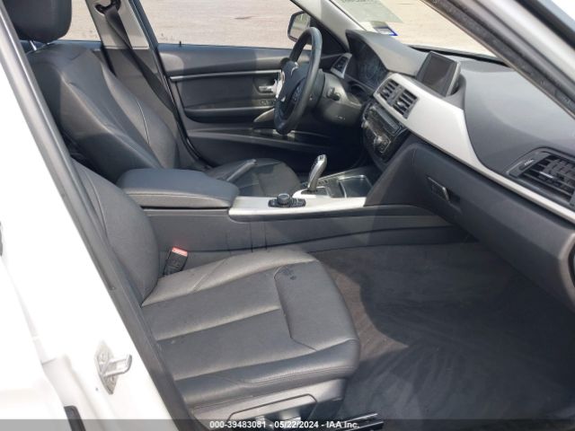 WBA8A9C5XHK619598 BMW 320i