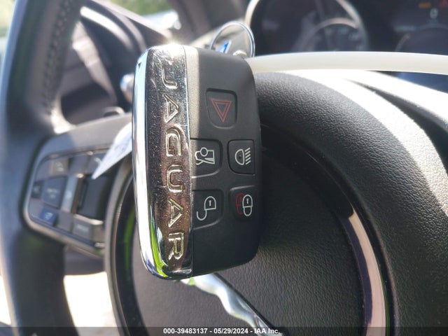 2017 JAGUAR F-TYPE SAJWA6AT2H8K39907 Photo 10