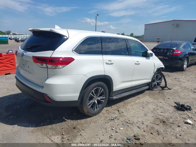 Toyota Highlander Le Plus 2019 5TDZZRFH7KS316901 Image 4