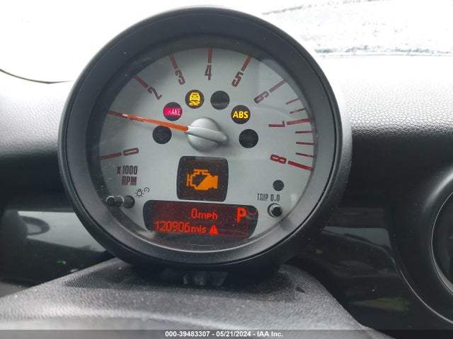 2011 MINI COOPER S CLUBMAN WMWZG3C54BTY36615 Photo 6