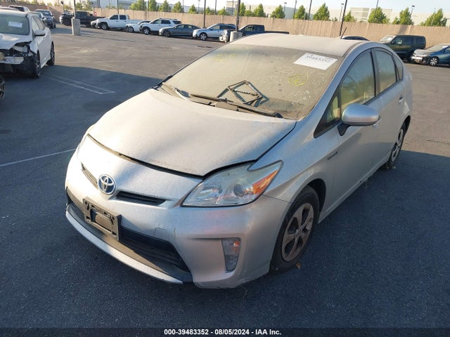 Toyota Prius Three 2015 JTDKN3DU6F0473175 Image 2